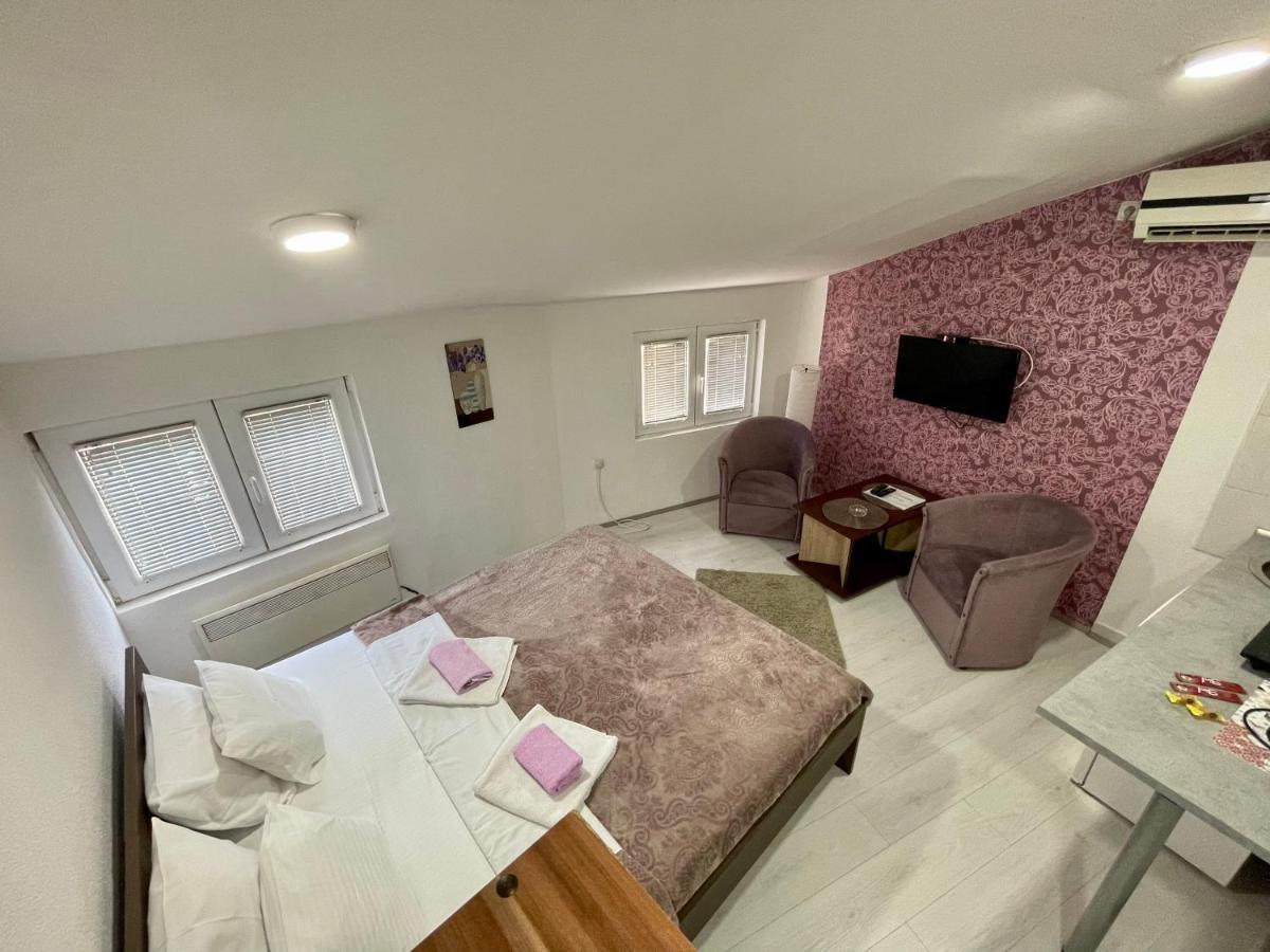 Apartmani Aleksandra U Centru Grada クラグイェヴァツ エクステリア 写真