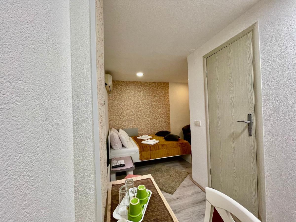 Apartmani Aleksandra U Centru Grada クラグイェヴァツ エクステリア 写真