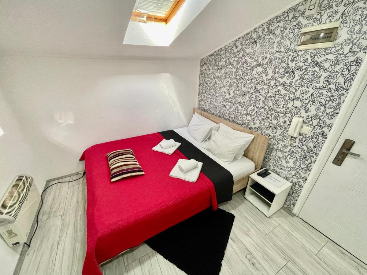 Apartmani Aleksandra U Centru Grada クラグイェヴァツ エクステリア 写真