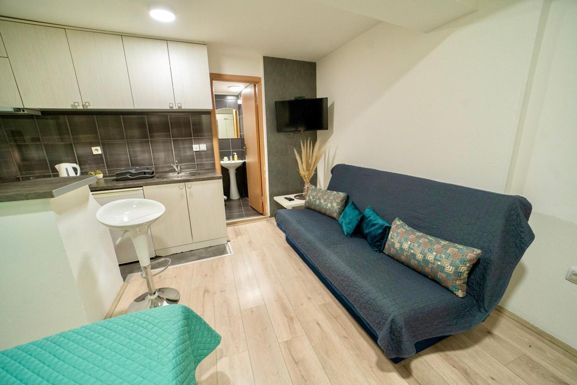 Apartmani Aleksandra U Centru Grada クラグイェヴァツ エクステリア 写真