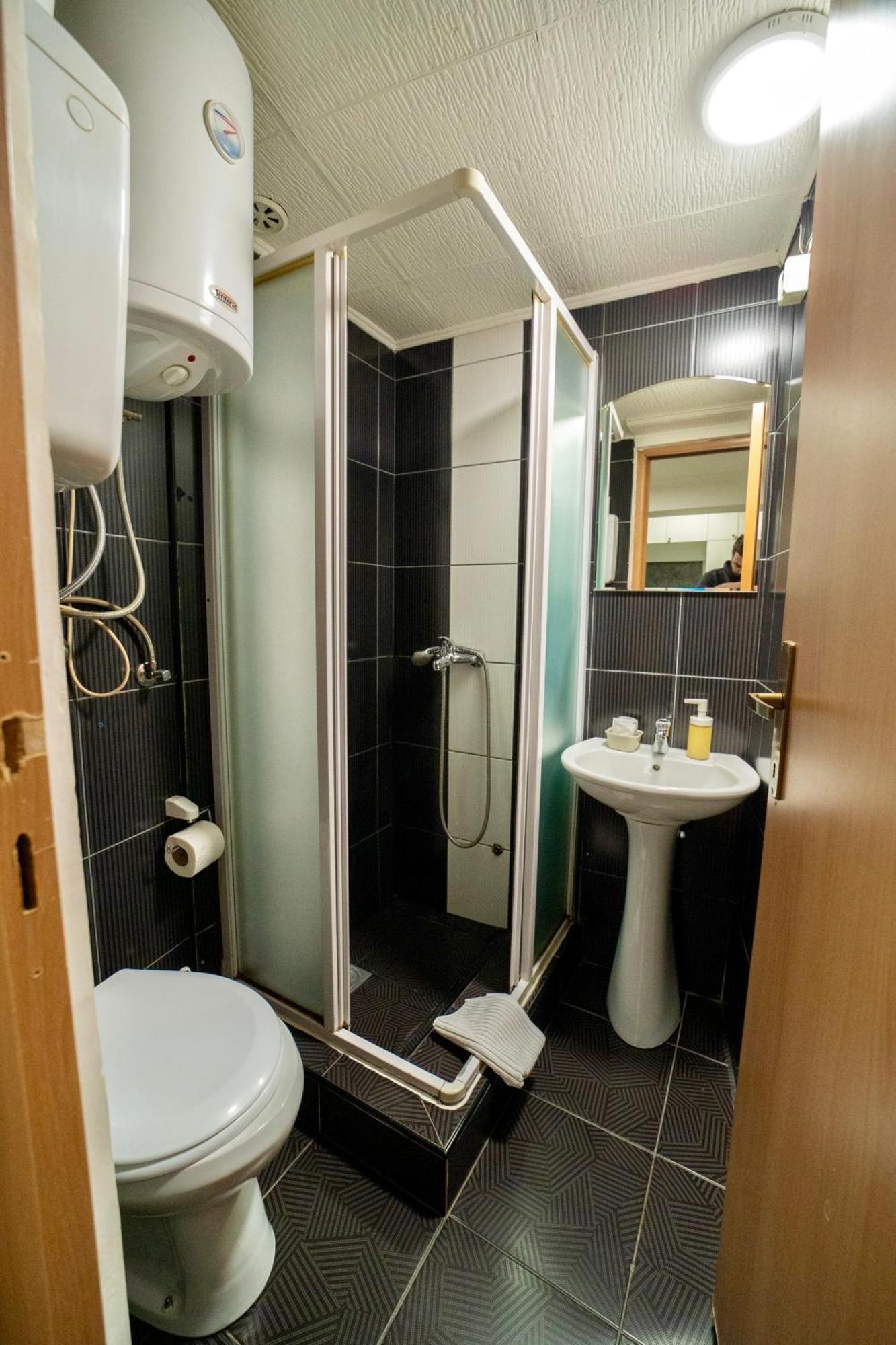 Apartmani Aleksandra U Centru Grada クラグイェヴァツ エクステリア 写真