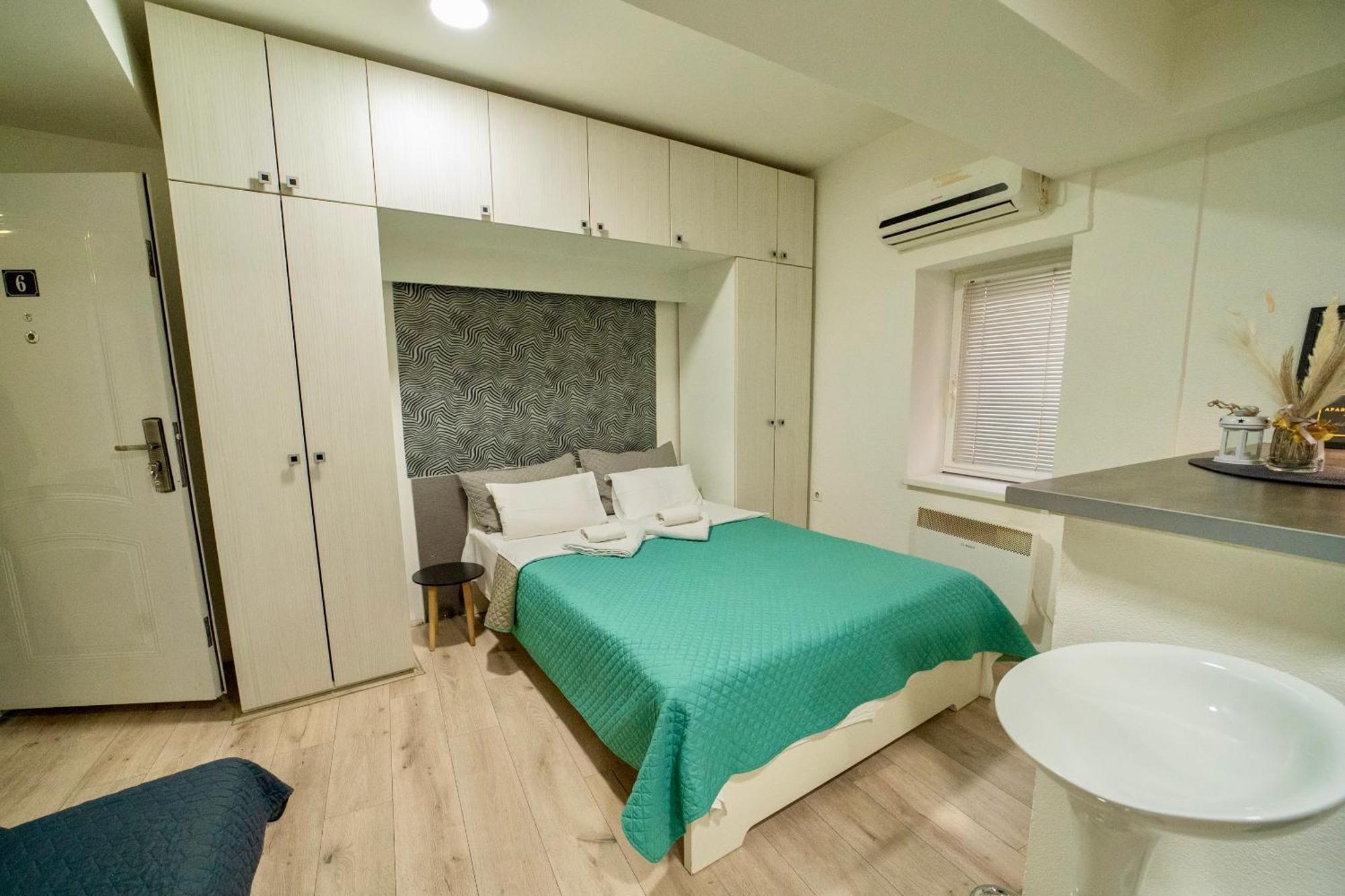 Apartmani Aleksandra U Centru Grada クラグイェヴァツ エクステリア 写真