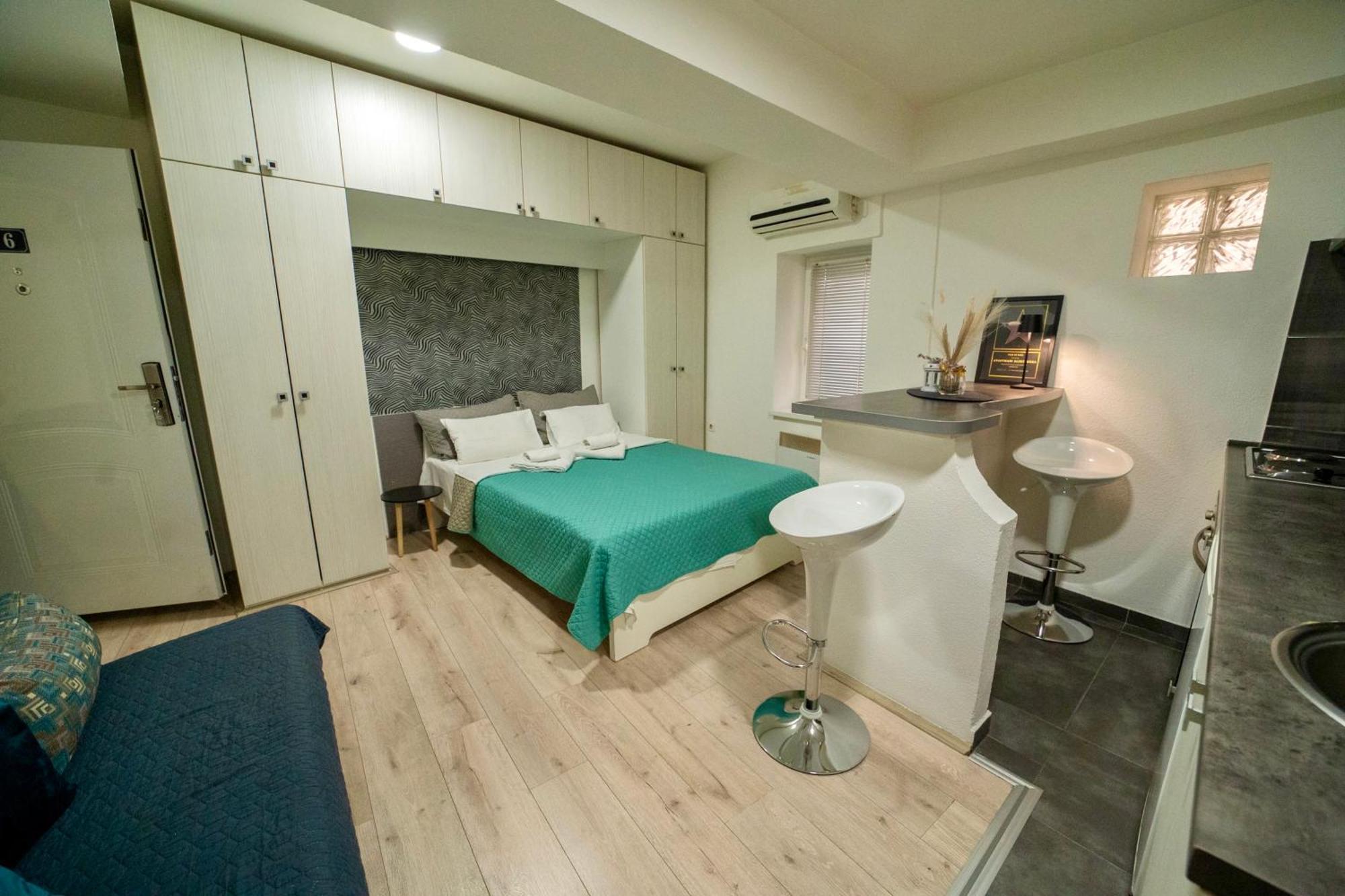 Apartmani Aleksandra U Centru Grada クラグイェヴァツ エクステリア 写真