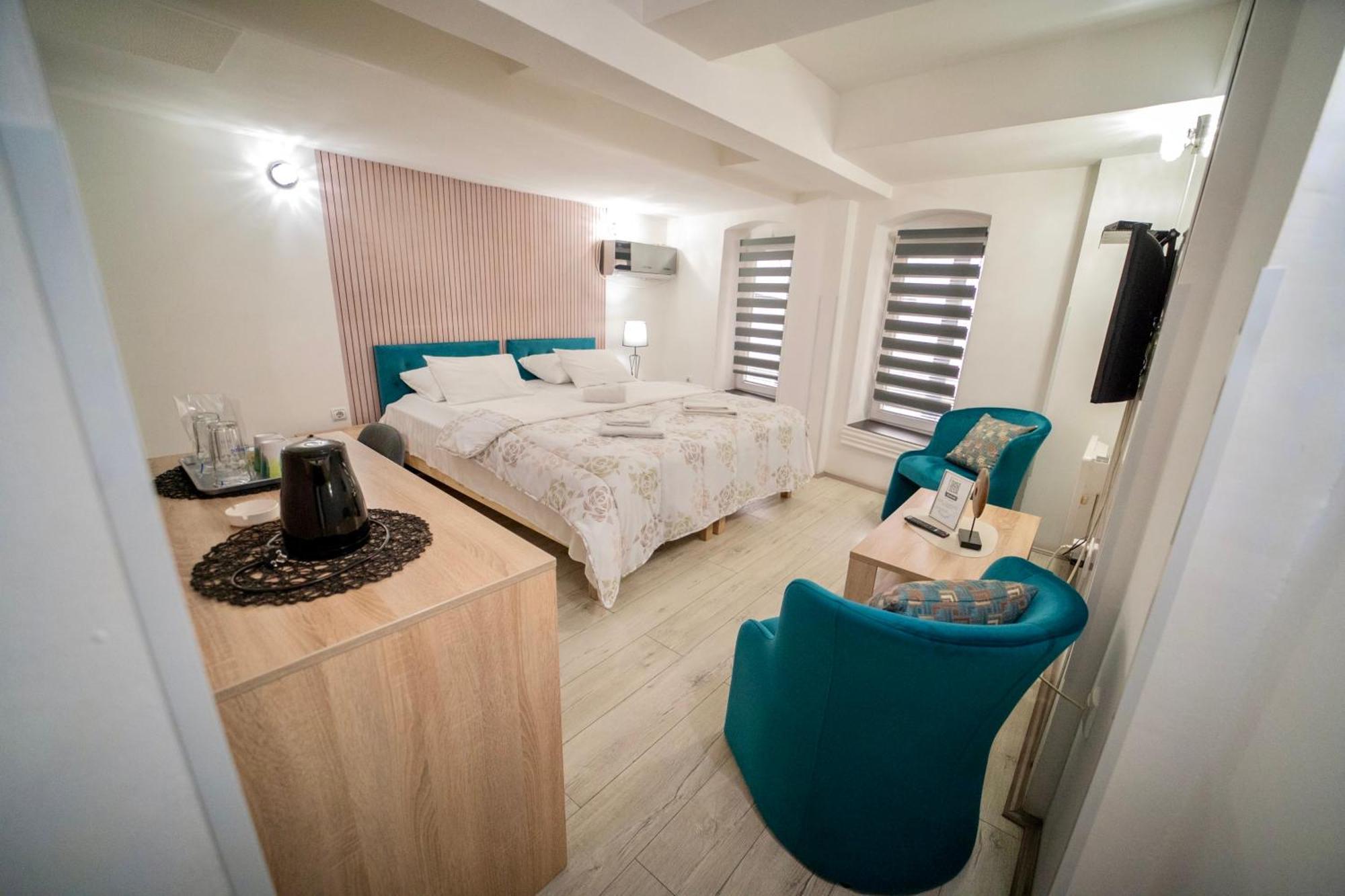 Apartmani Aleksandra U Centru Grada クラグイェヴァツ エクステリア 写真