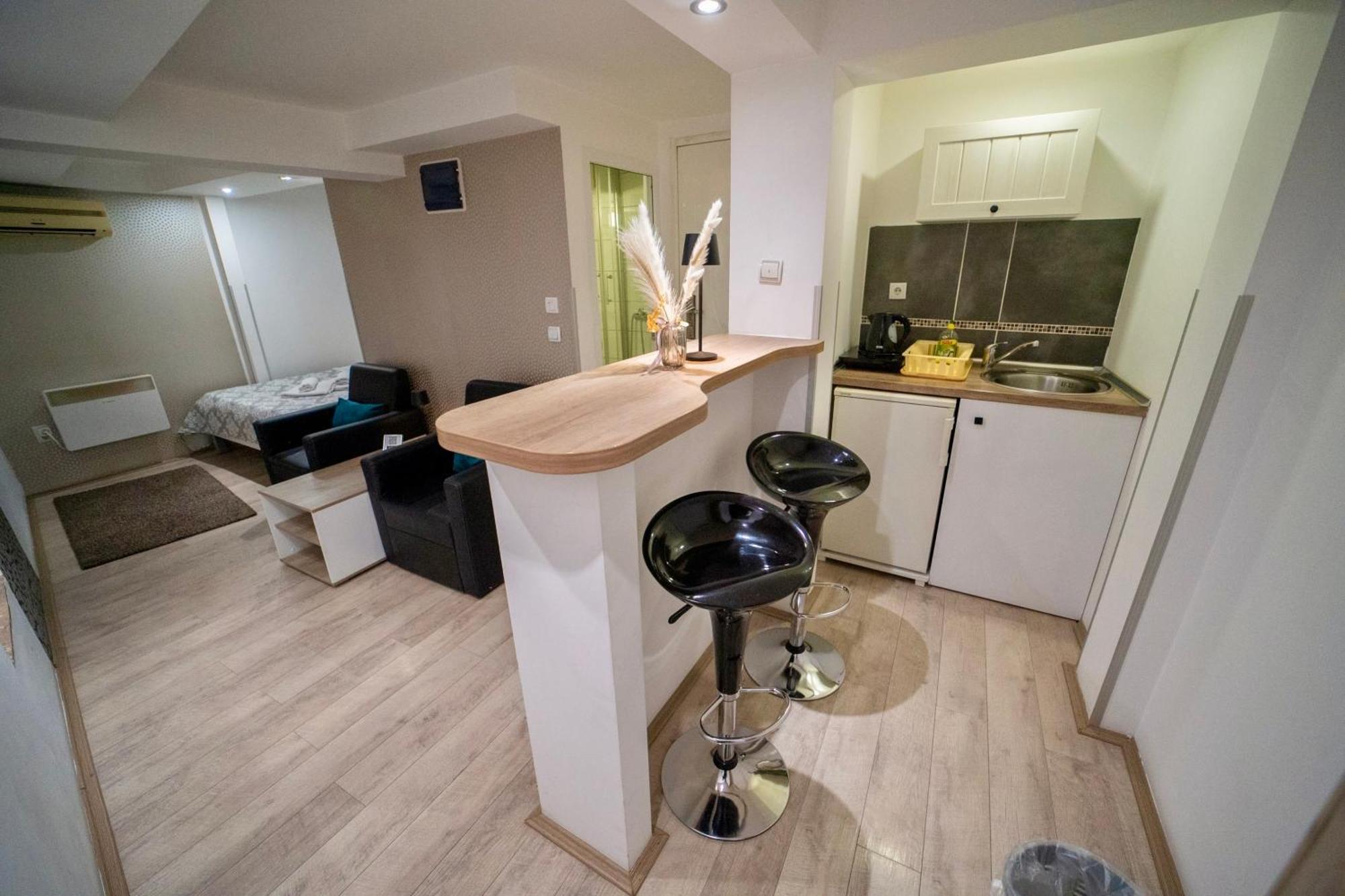 Apartmani Aleksandra U Centru Grada クラグイェヴァツ エクステリア 写真