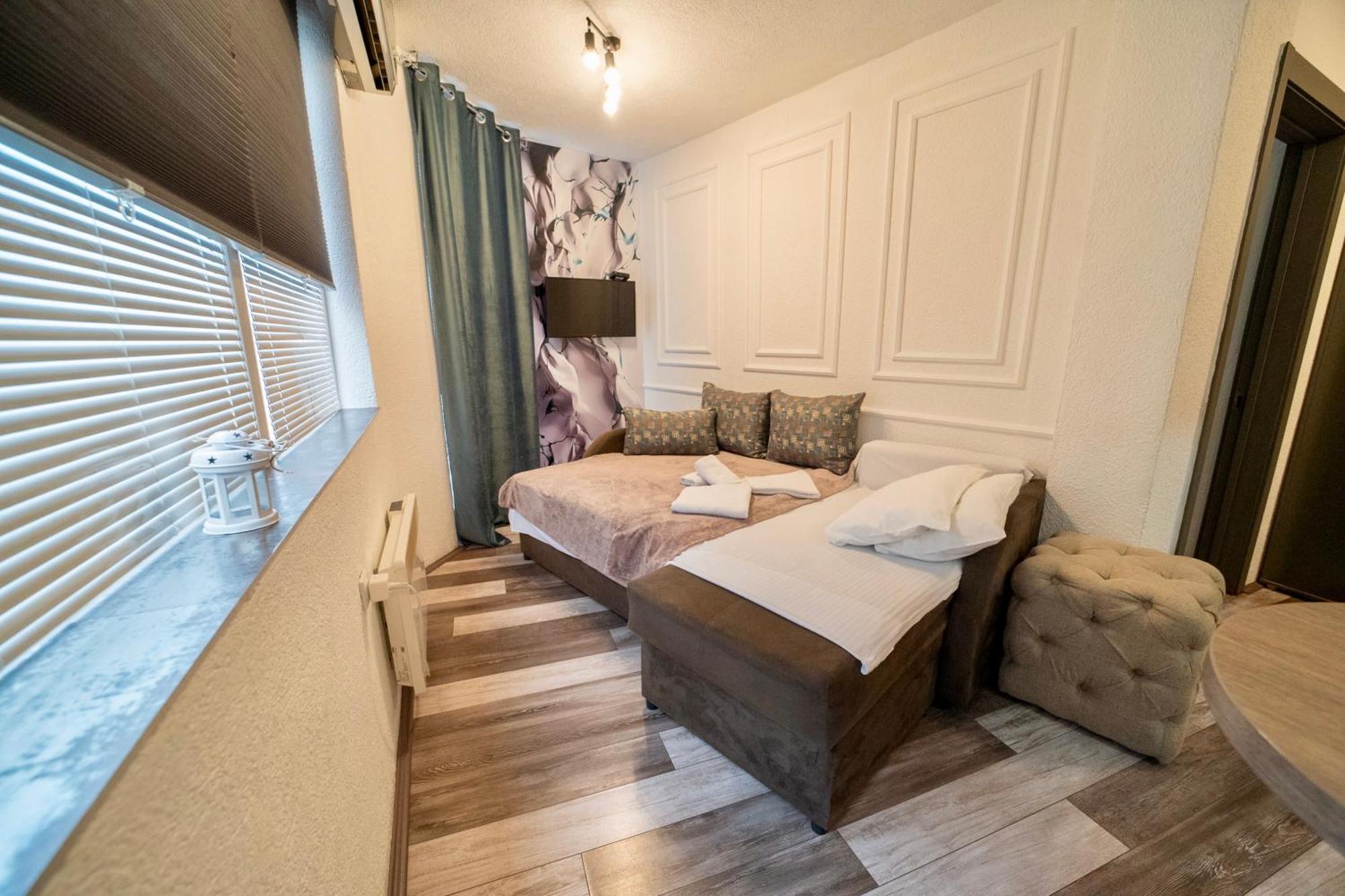 Apartmani Aleksandra U Centru Grada クラグイェヴァツ エクステリア 写真