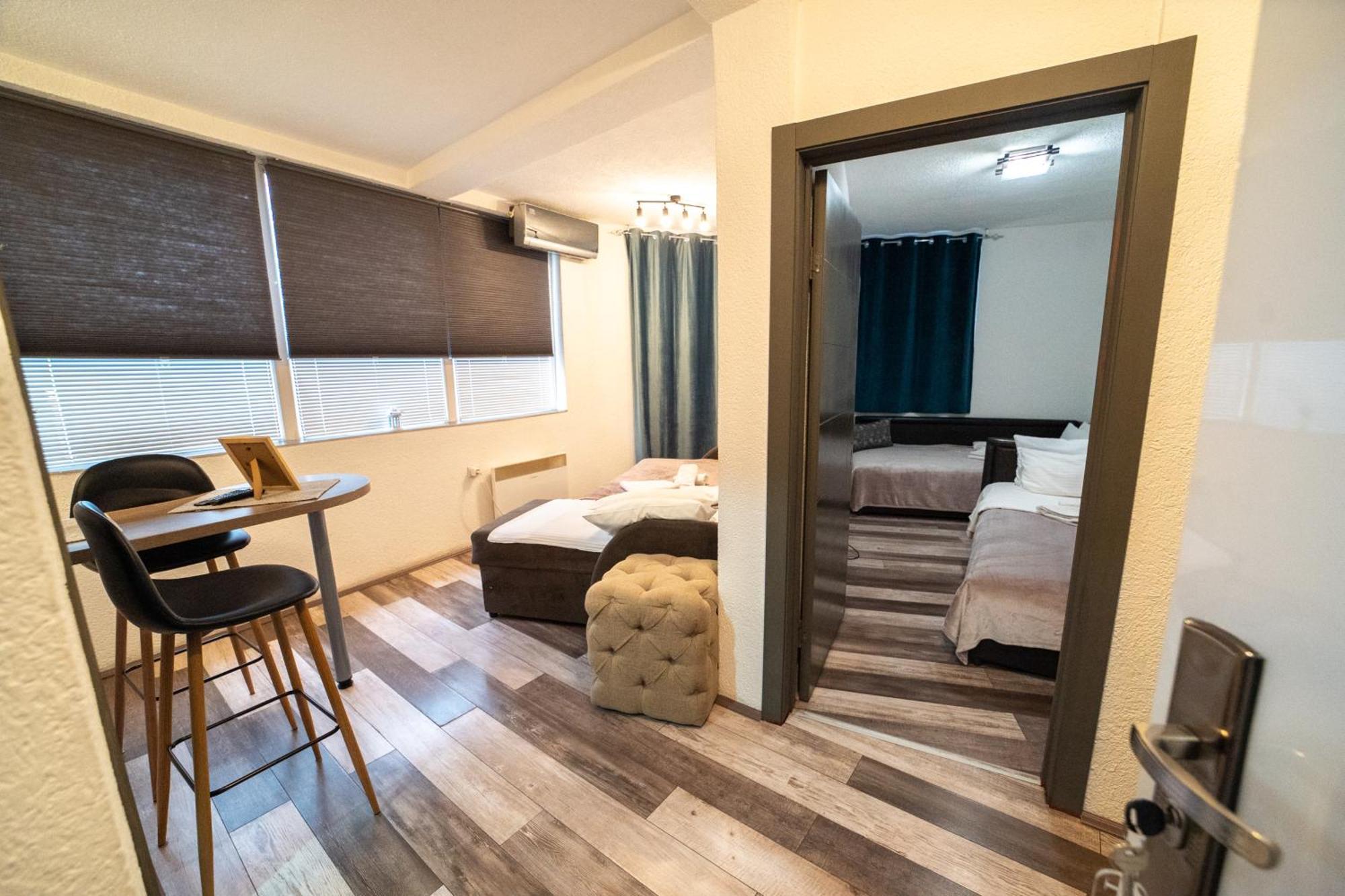 Apartmani Aleksandra U Centru Grada クラグイェヴァツ エクステリア 写真
