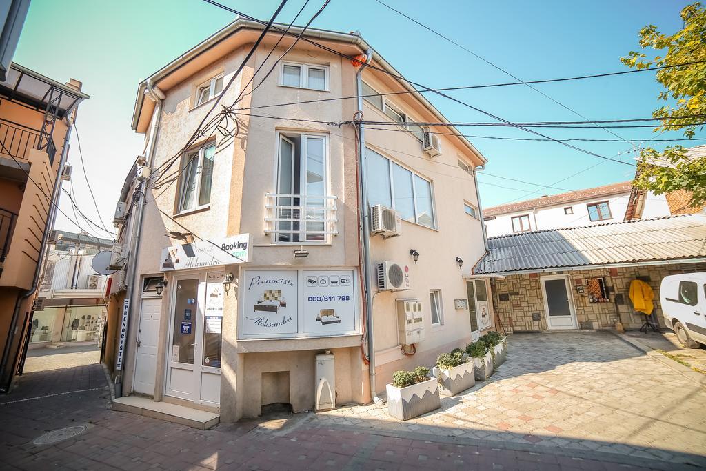 Apartmani Aleksandra U Centru Grada クラグイェヴァツ エクステリア 写真