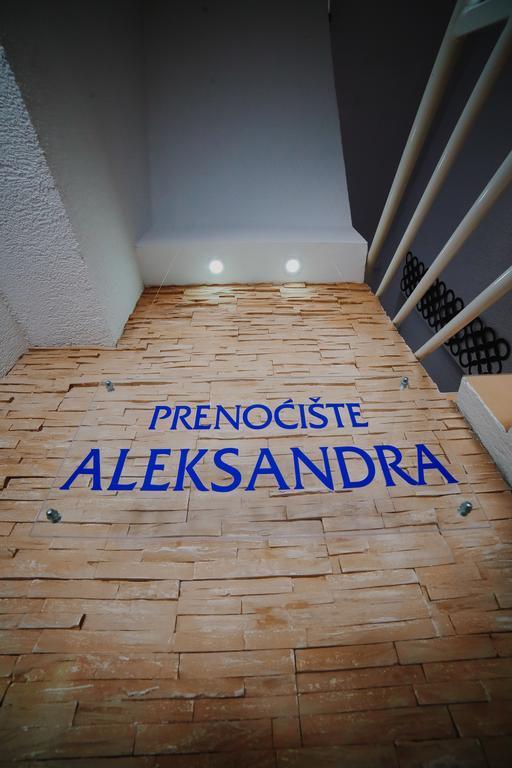 Apartmani Aleksandra U Centru Grada クラグイェヴァツ エクステリア 写真