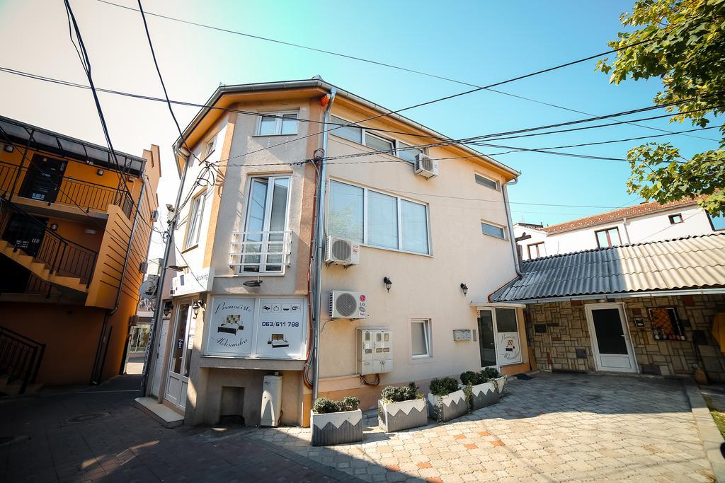 Apartmani Aleksandra U Centru Grada クラグイェヴァツ エクステリア 写真